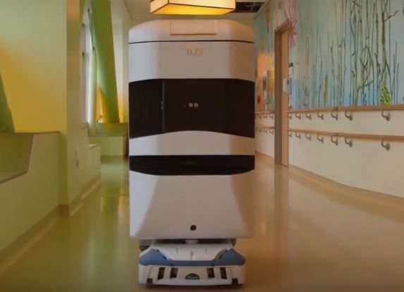 Robot mayordomo Tug de Aethon en Hospitales y hoteles