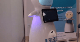 El robot Snow luchas en las aulas contra el Ciber Bullying