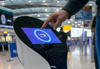 Robot asistente inteligente en el aeropuerto de Heathrow