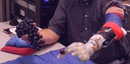 Luke Arm, la prótesis robótica que ayuda a personas amputadas