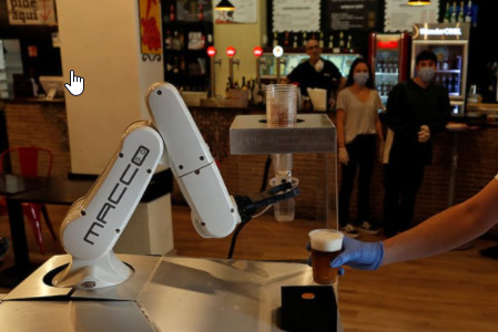 Por un precio que ronda los 20.000 € puedes tener un robot colaborativo camarero